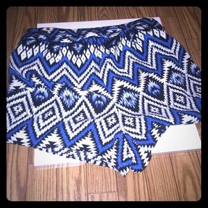 NWOT Blue, Black, White Shorts with tribal print